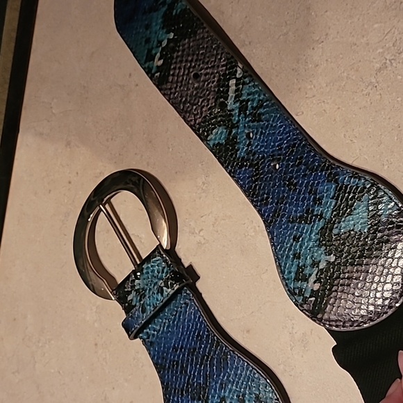 Free with any bundle! NY & Co. Wide stretch belt blue repitle print - Picture 6 of 11